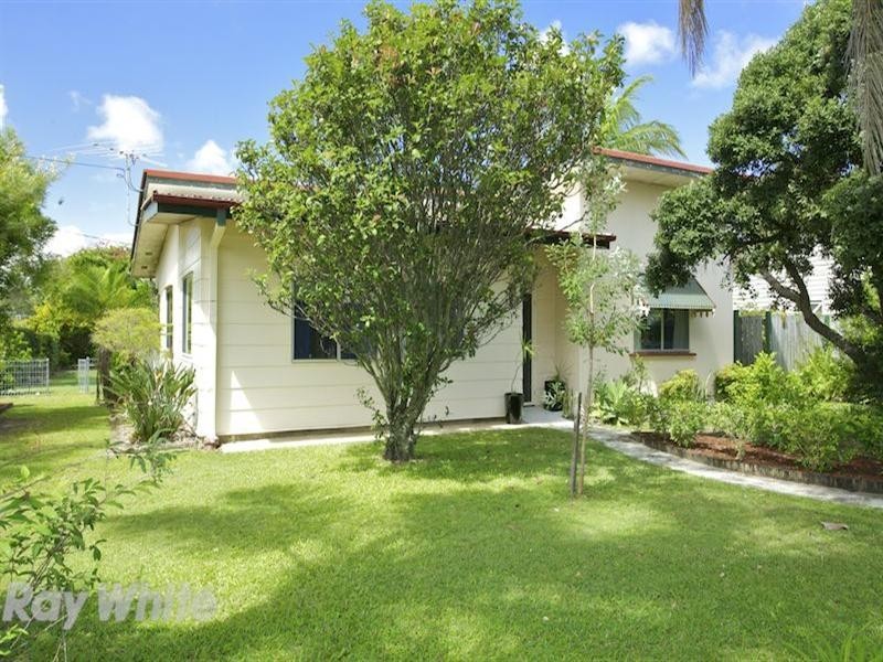 1 Bramble Street, Woody Point QLD 4019