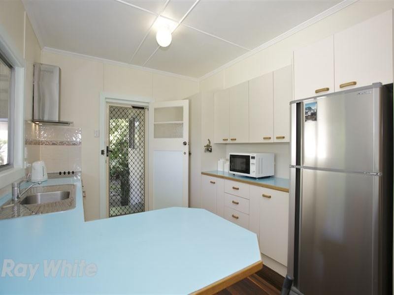 1 Bramble Street, Woody Point QLD 4019
