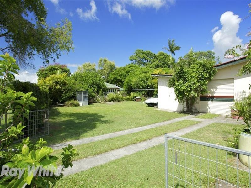 1 Bramble Street, Woody Point QLD 4019