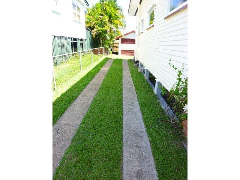 37 Garnet Street, Scarborough QLD 4020