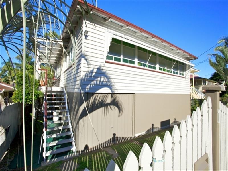 1 Louis Street, Redcliffe QLD 4020