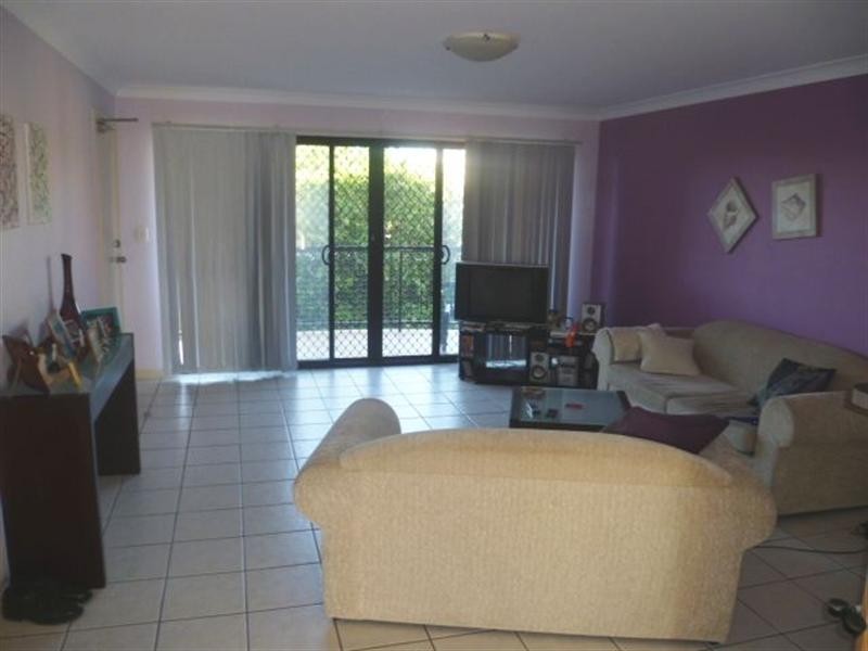 13/2 Henry Street, Redcliffe QLD 4020