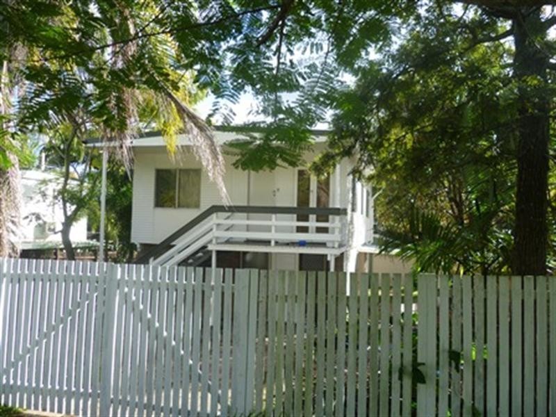 27 Lucas Street, Scarborough QLD 4020