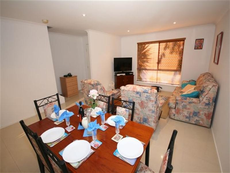 4/17 Lady Bowen Parade, Rothwell QLD 4022