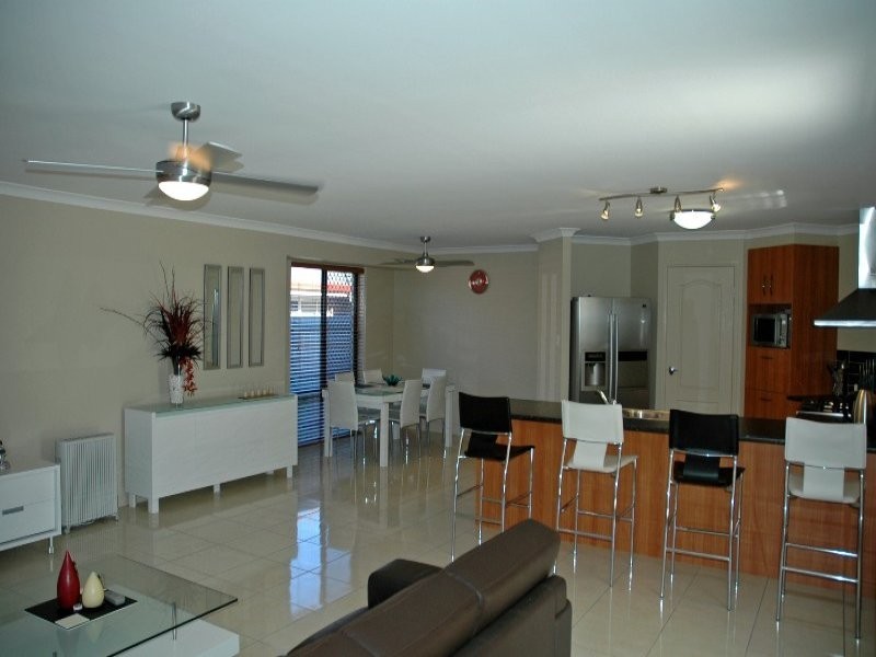 2 Parrey Court, Rothwell QLD 4022