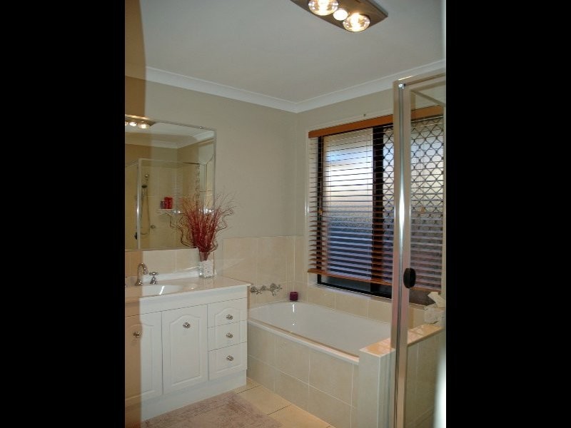 2 Parrey Court, Rothwell QLD 4022