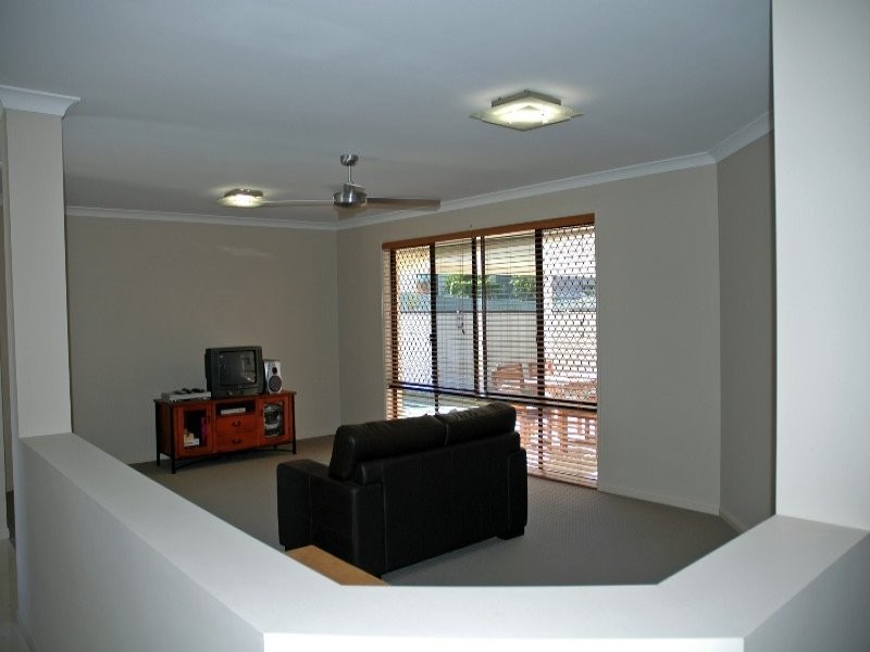 2 Parrey Court, Rothwell QLD 4022