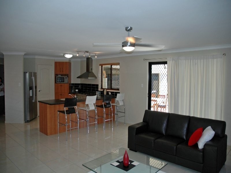 2 Parrey Court, Rothwell QLD 4022