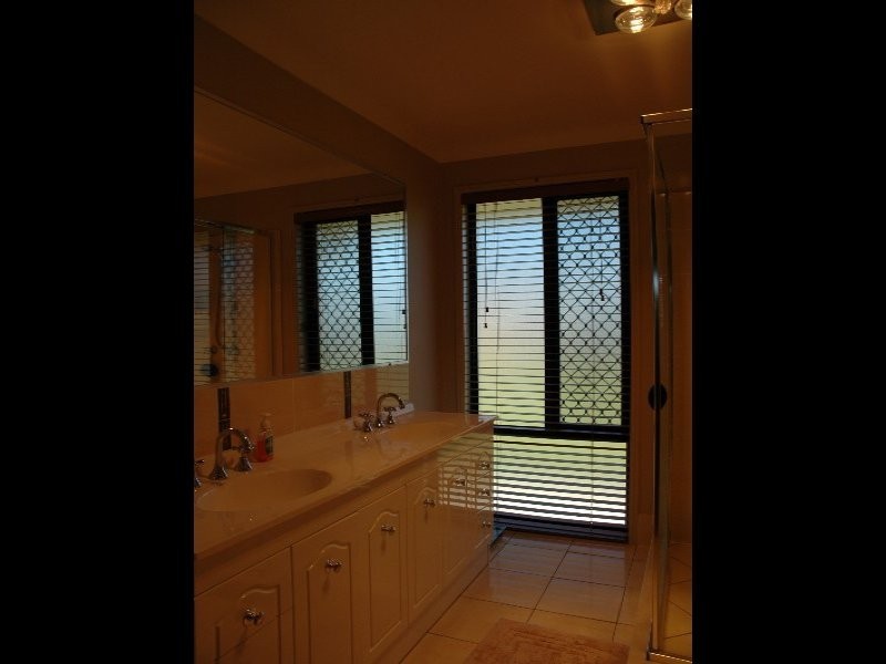 2 Parrey Court, Rothwell QLD 4022