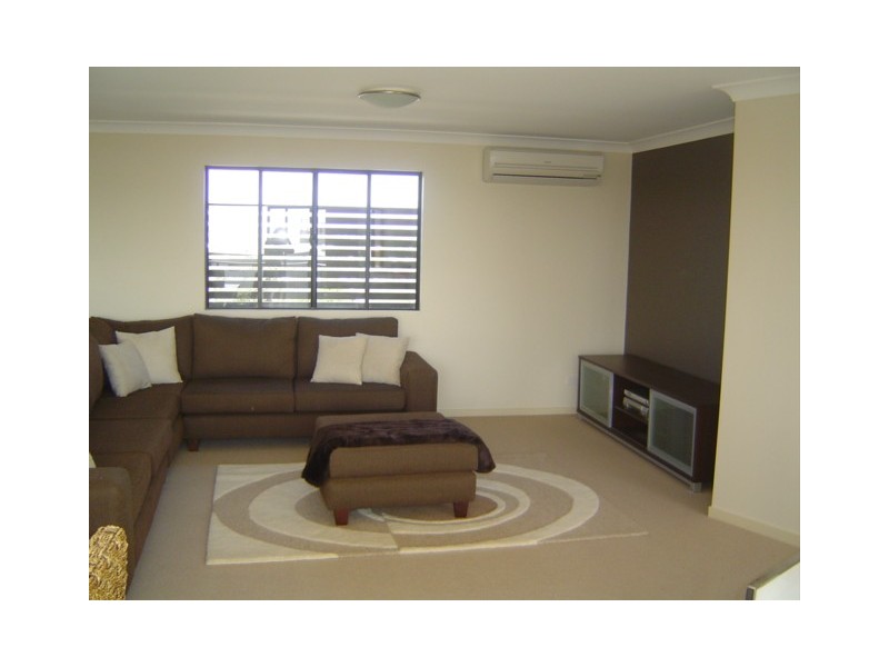 11 Dix Street, Redcliffe QLD 4020