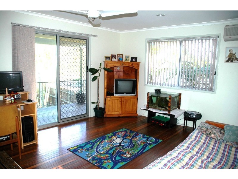25 Longland Street, Redcliffe QLD 4020