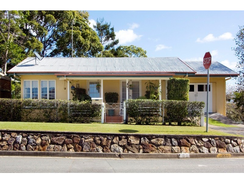 202 Ocean Parade, Burleigh Heads QLD 4220