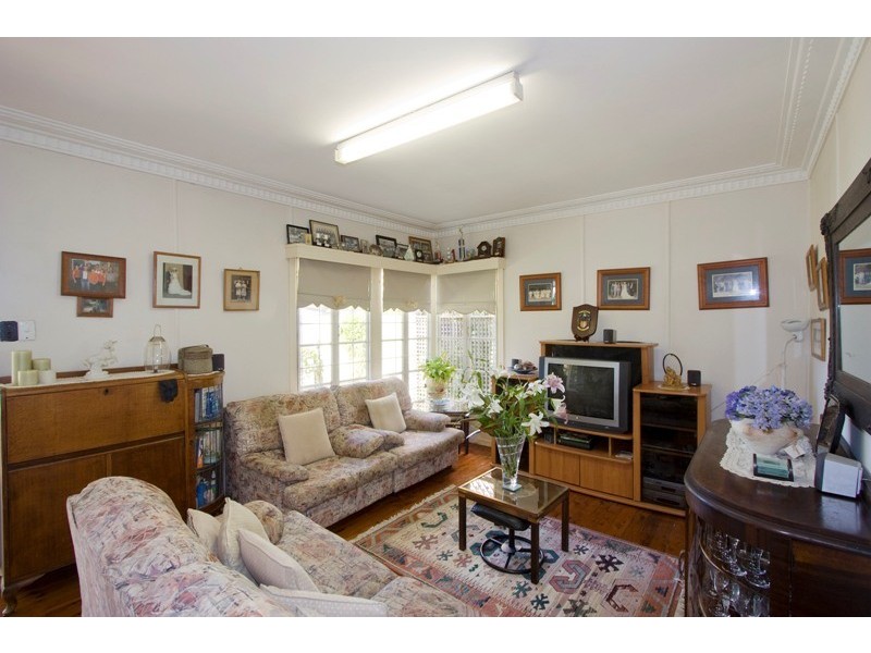 202 Ocean Parade, Burleigh Heads QLD 4220