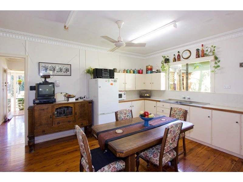 202 Ocean Parade, Burleigh Heads QLD 4220