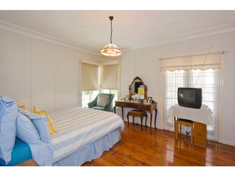 202 Ocean Parade, Burleigh Heads QLD 4220