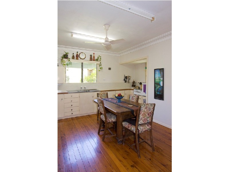 202 Ocean Parade, Burleigh Heads QLD 4220