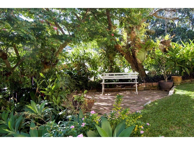 202 Ocean Parade, Burleigh Heads QLD 4220