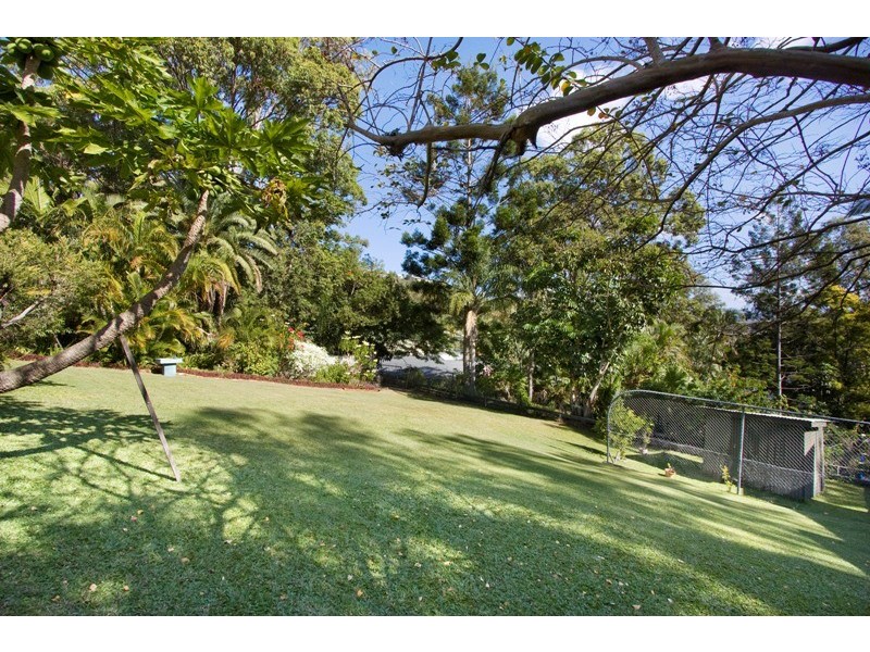 202 Ocean Parade, Burleigh Heads QLD 4220