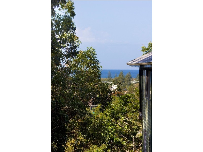 202 Ocean Parade, Burleigh Heads QLD 4220