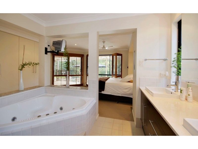 11 Skyline Terrace, Burleigh Heads QLD 4220