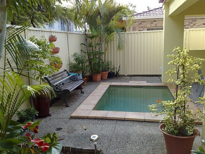 1/4 Sunshine Parade, Miami QLD 4220