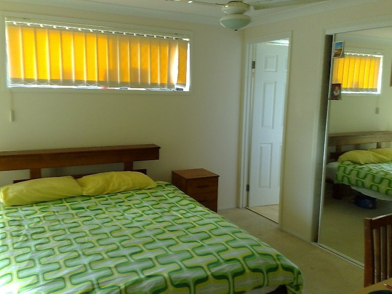 1/4 Sunshine Parade, Miami QLD 4220