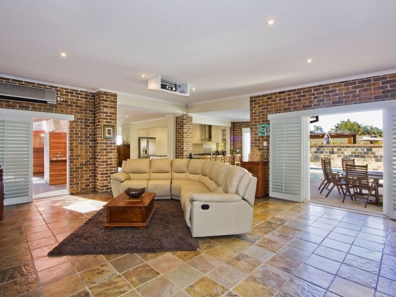 42 Wedgebill Parade, Burleigh Waters QLD 4220