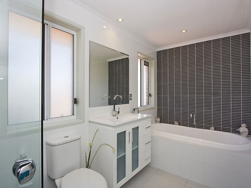 42 Wedgebill Parade, Burleigh Waters QLD 4220