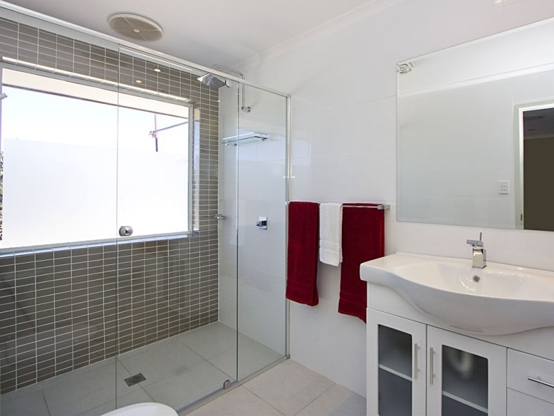 42 Wedgebill Parade, Burleigh Waters QLD 4220