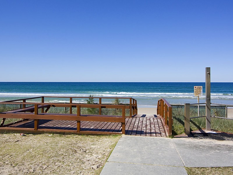 1/2220 Gold Coast Highway, Mermaid Beach QLD 4218