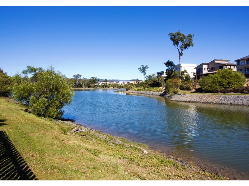44 Tracey Crescent, Varsity Lakes QLD 4227