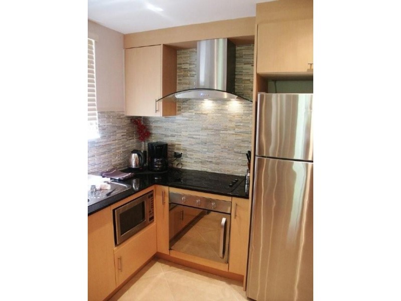 4/1933 Gold Coast Highway, Burleigh Heads QLD 4220