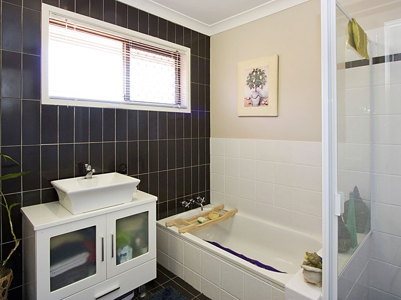 15 Walnut Street, Elanora QLD 4221