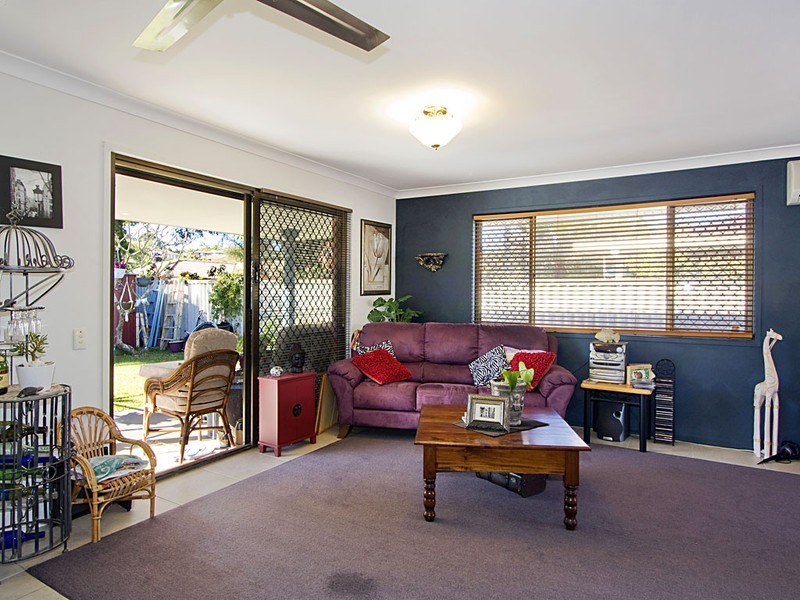 15 Walnut Street, Elanora QLD 4221