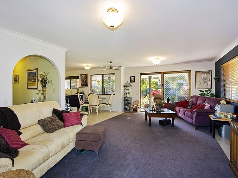15 Walnut Street, Elanora QLD 4221