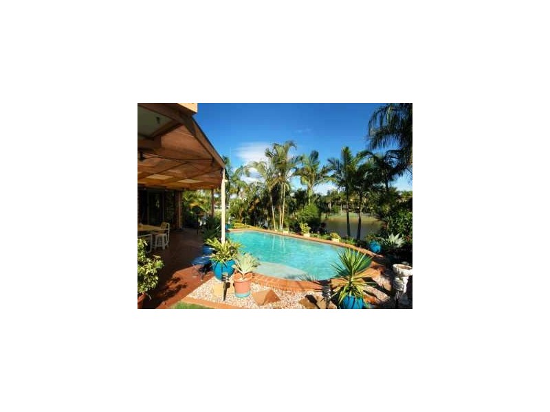 84 Auk Avenue, Burleigh Waters QLD 4220