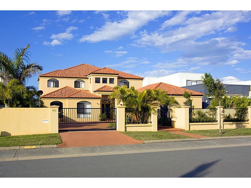 102 Sir Bruce Small Boulevard, Benowa QLD 4217