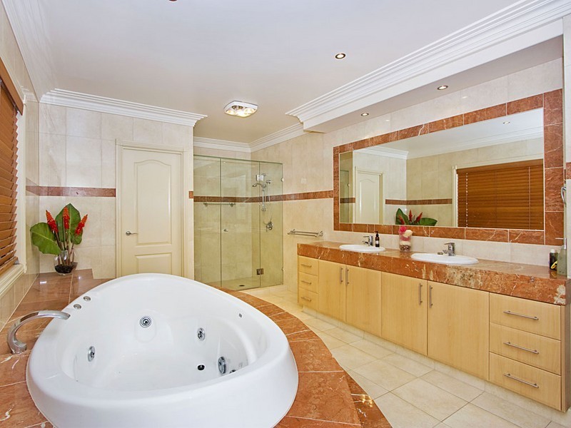 102 Sir Bruce Small Boulevard, Benowa QLD 4217