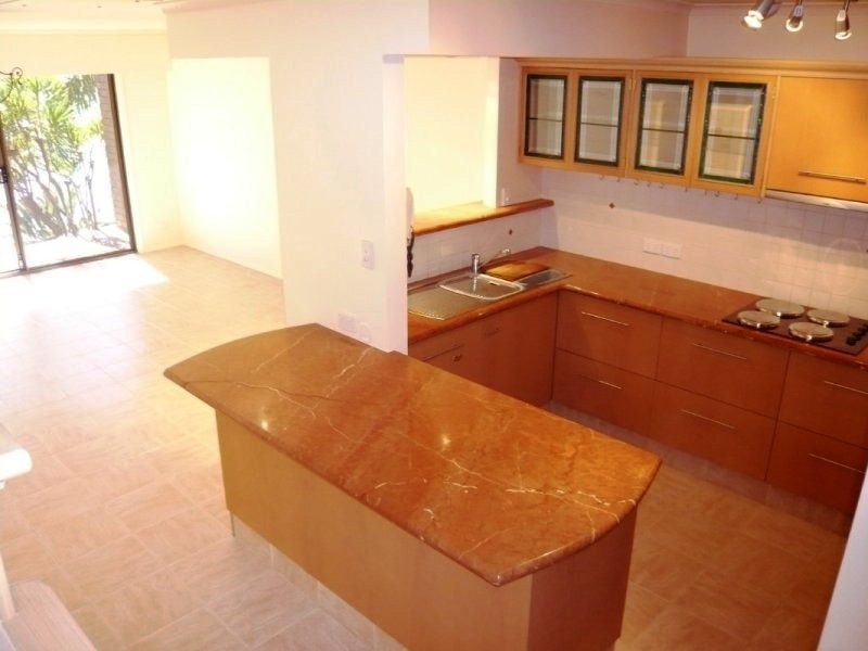 2/11 Barbet Place, Burleigh Waters QLD 4220