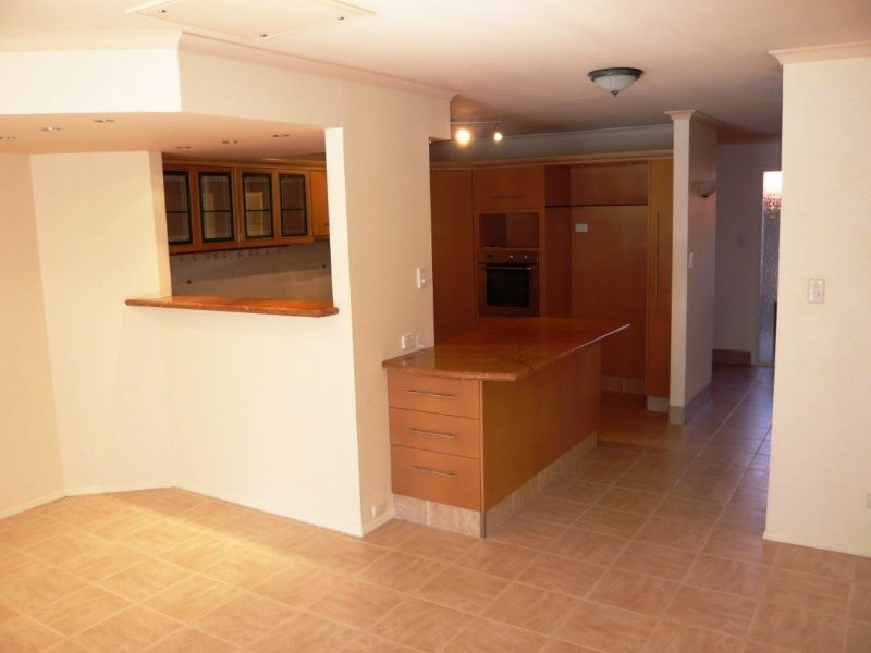 2/11 Barbet Place, Burleigh Waters QLD 4220