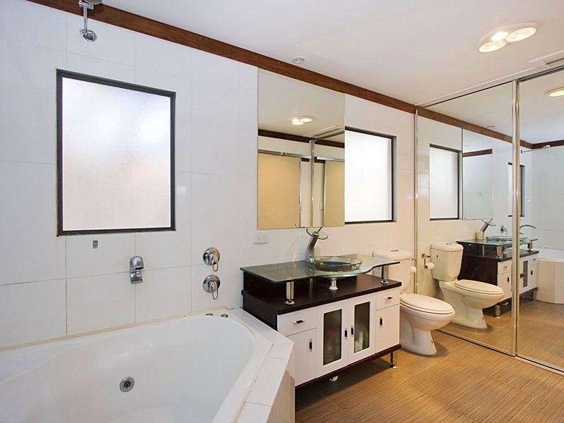 125 Nobby Parade, Miami QLD 4220