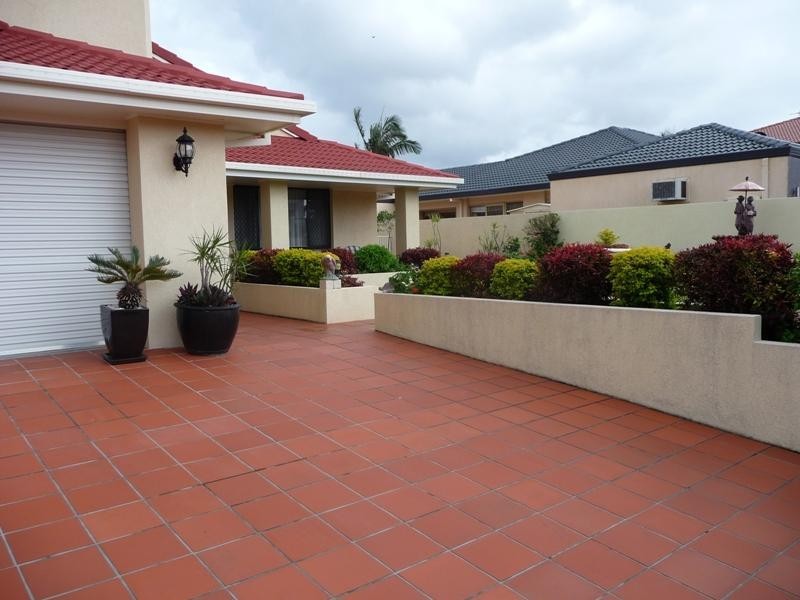 379 Rio Vista Boulevard, Mermaid Waters QLD 4218