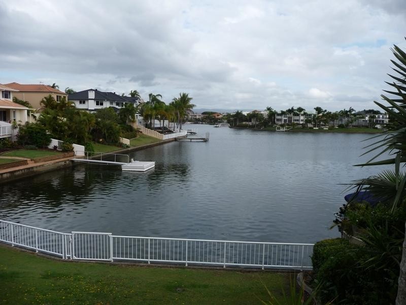 379 Rio Vista Boulevard, Mermaid Waters QLD 4218