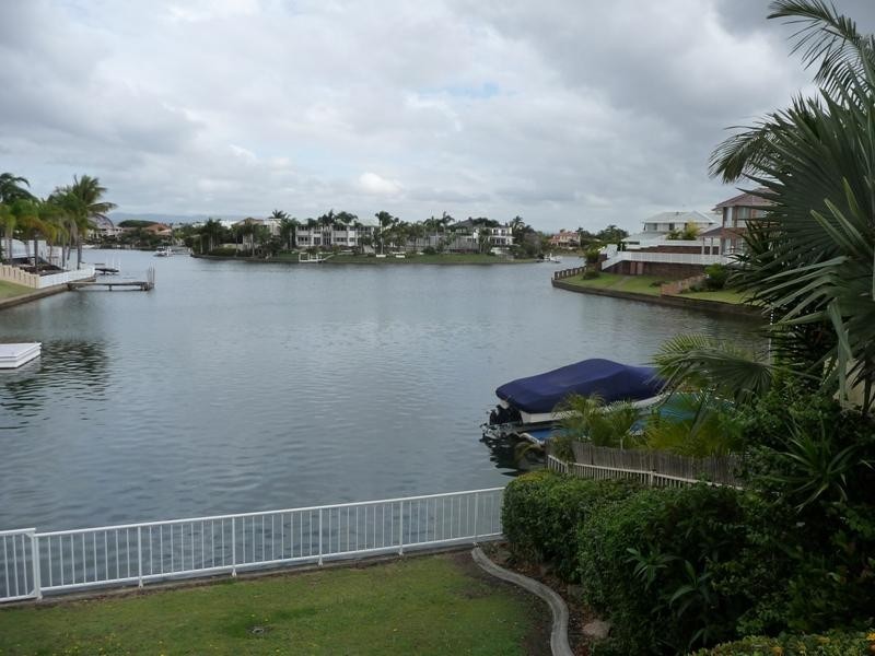 379 Rio Vista Boulevard, Mermaid Waters QLD 4218