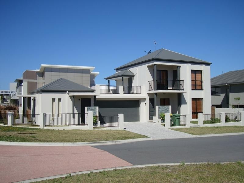 49 Azzurra Drive, Varsity Lakes QLD 4227