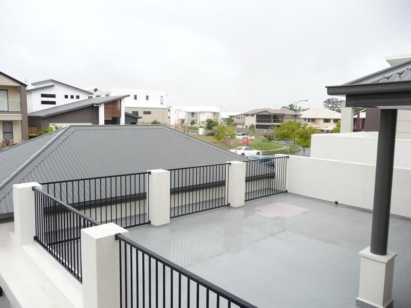 49 Azzurra Drive, Varsity Lakes QLD 4227