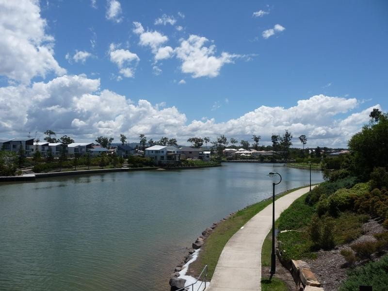 49 Azzurra Drive, Varsity Lakes QLD 4227