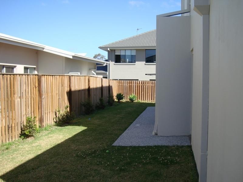 49 Azzurra Drive, Varsity Lakes QLD 4227