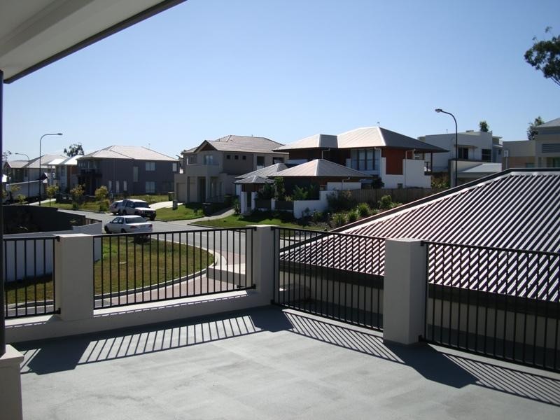 49 Azzurra Drive, Varsity Lakes QLD 4227