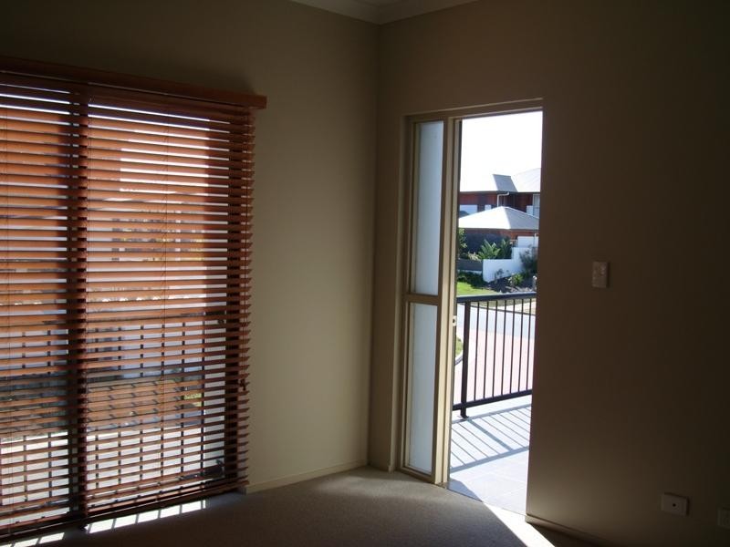 49 Azzurra Drive, Varsity Lakes QLD 4227